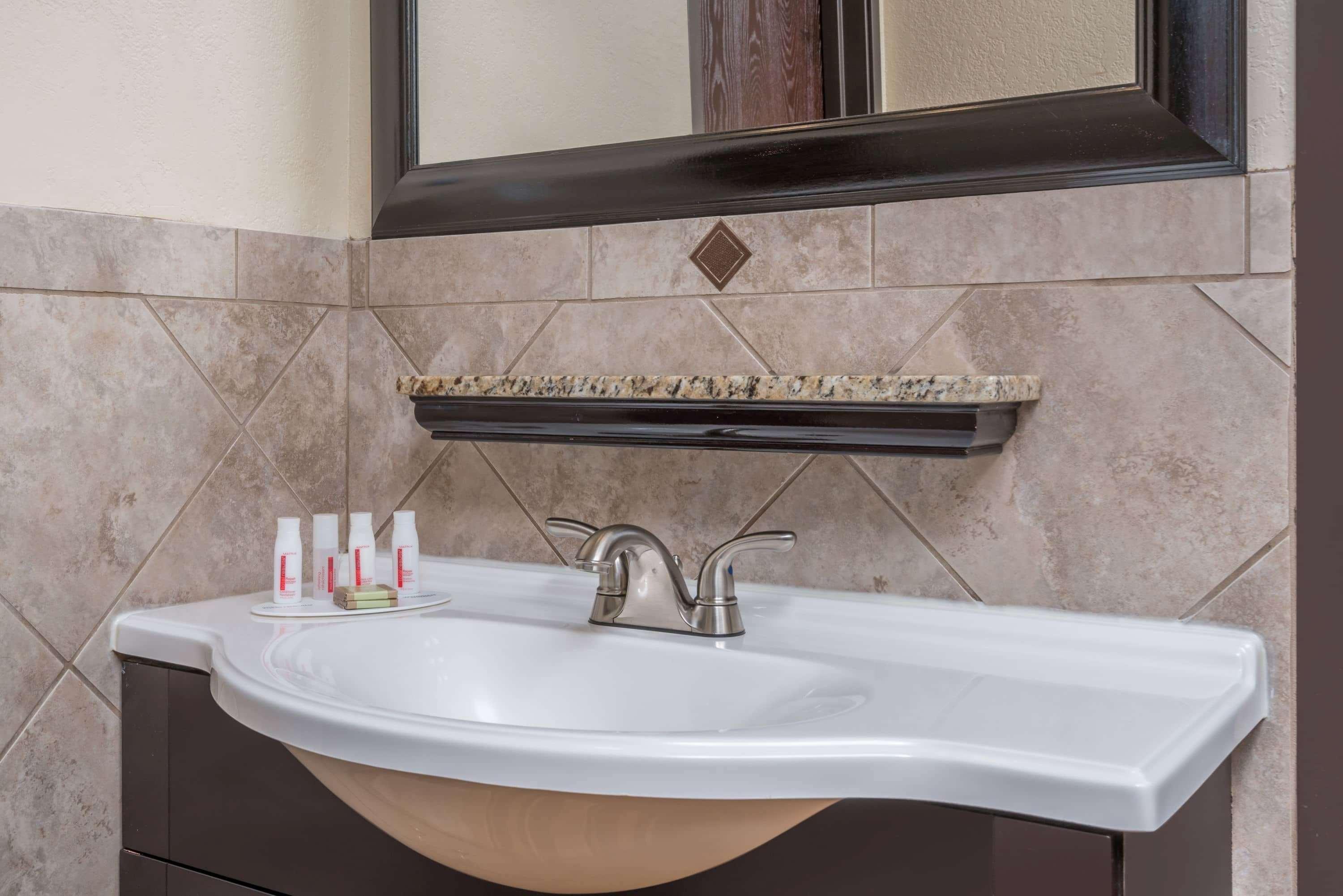 Ramada By Wyndham Minneapolis Golden Valley מראה חיצוני תמונה
