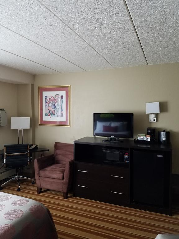 Ramada By Wyndham Minneapolis Golden Valley מראה חיצוני תמונה