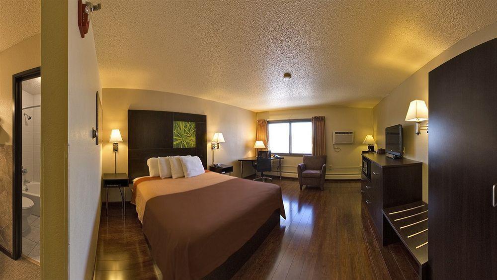Ramada By Wyndham Minneapolis Golden Valley מראה חיצוני תמונה