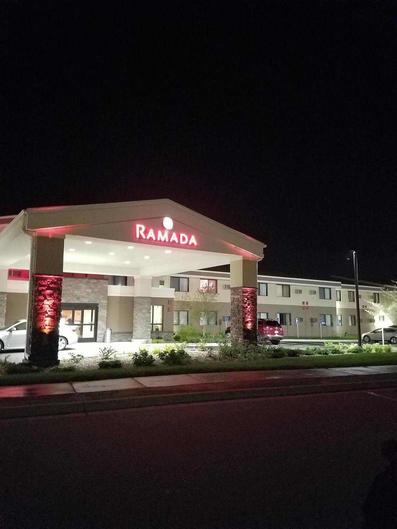 Ramada By Wyndham Minneapolis Golden Valley מראה חיצוני תמונה